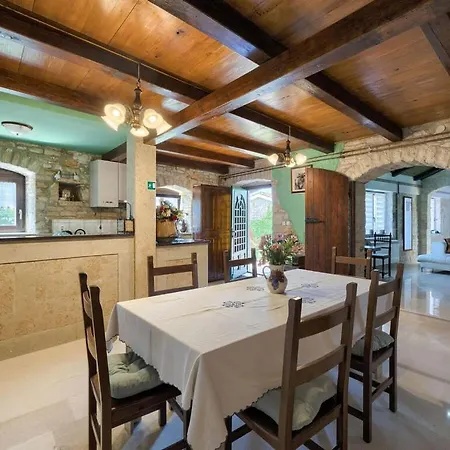 Roza Comfortable Holiday Butkovići